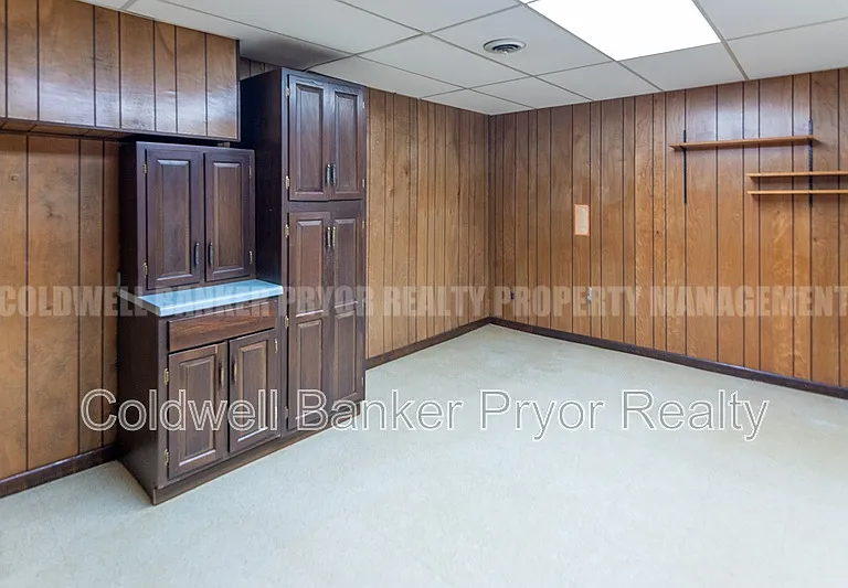 165 Lakeshore Ct — Photo 32