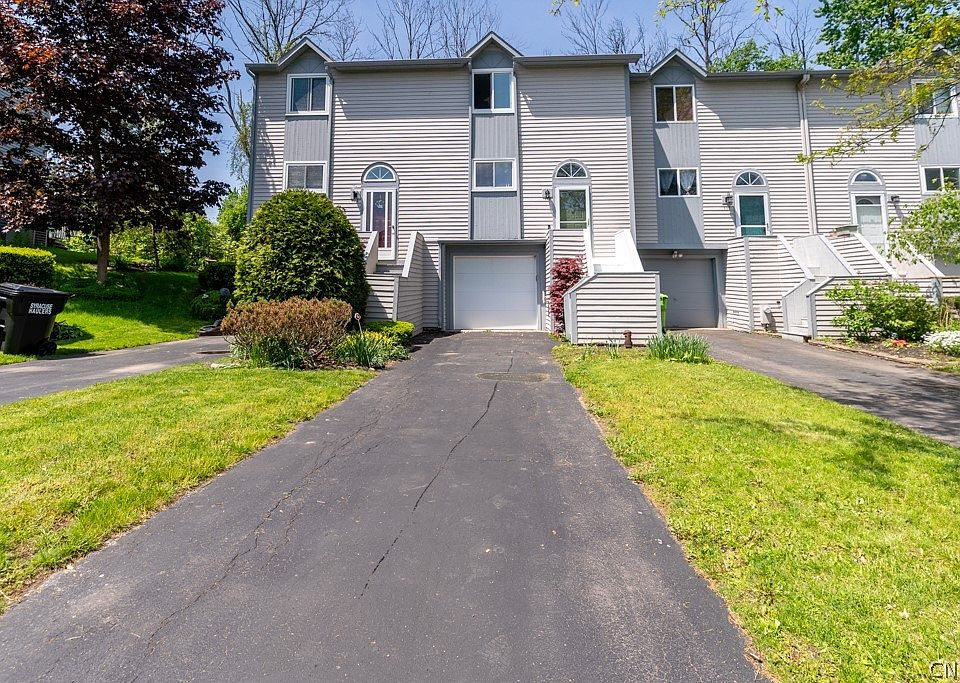 1st image of 115 Iron Oak Cir