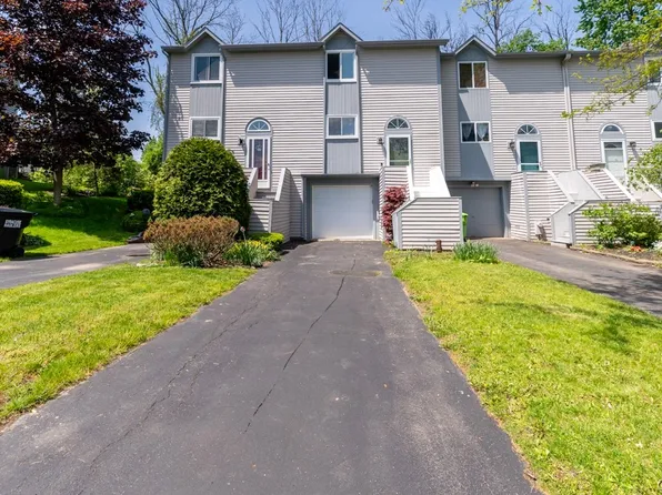 115 Iron Oak Cir, Liverpool, NY 13088