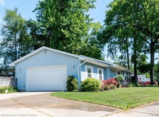1880 Drawbridge Ct, Marysville, MI