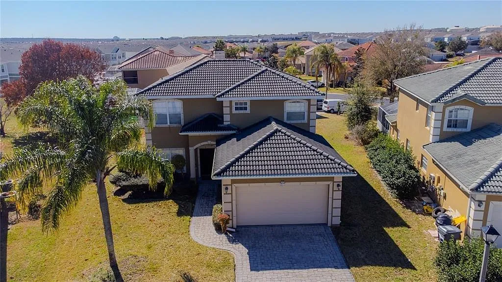 4 bed, 4.0 bath, 2368 sqft, $2,900 — Photo 1