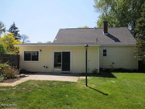 5th image of 3290 De Feyter St
