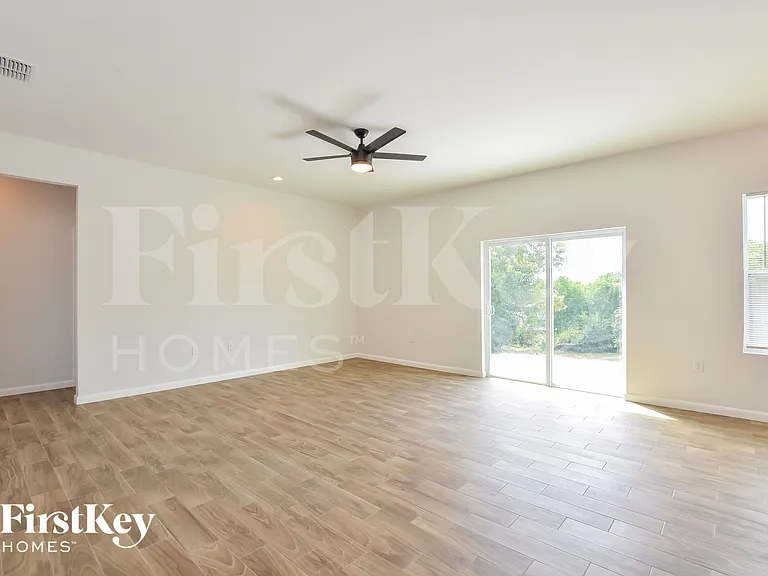 2011 E Prairie Cir — Photo 5
