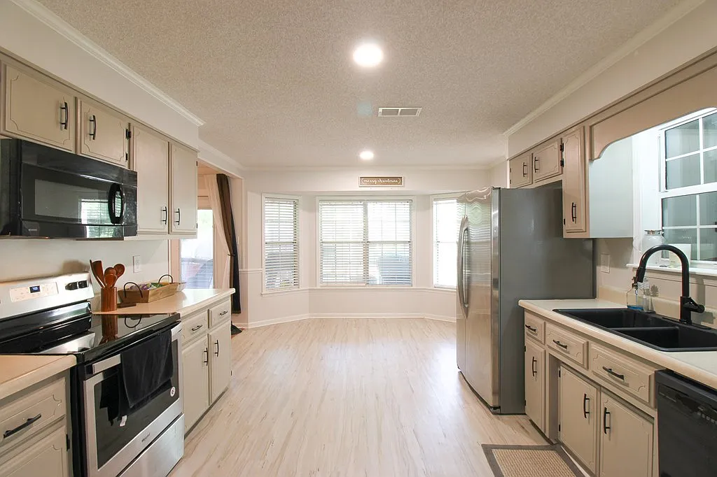 Building Photo - 2821 Clayton Dr