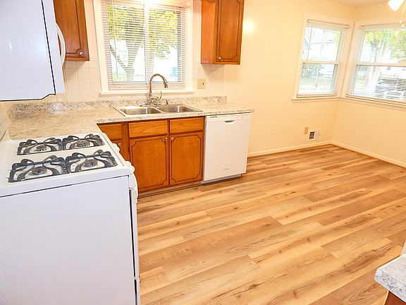 2nd image of 132 Independence St