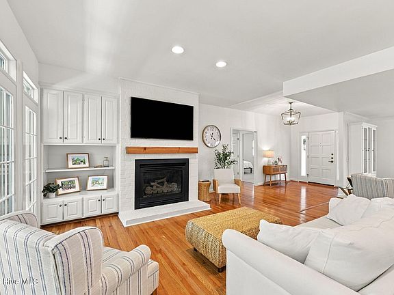 5th image of 25 Steeplechase Way