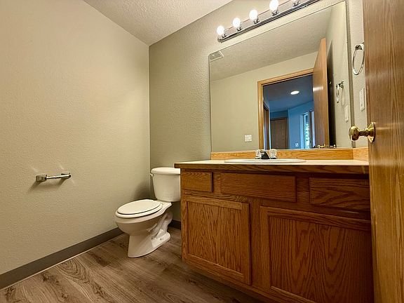 5th image of 822 NE Larch Ave