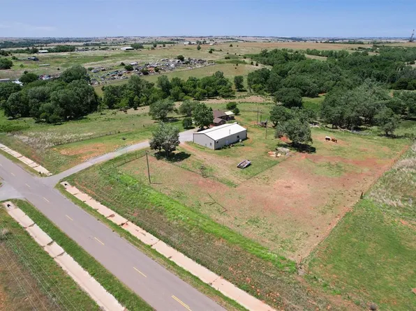 22837 E 990th Rd, Arapaho, OK 73620
