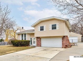 7618 Emiline St, La Vista, NE 68128