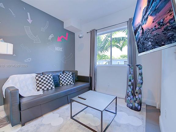4th image of 346 NW 35th St #3