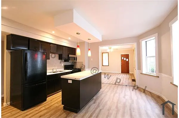 Building Photo - 7004 Kazimier Ave