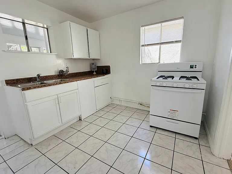 1720 E San Bernardino Ave — Photo 10