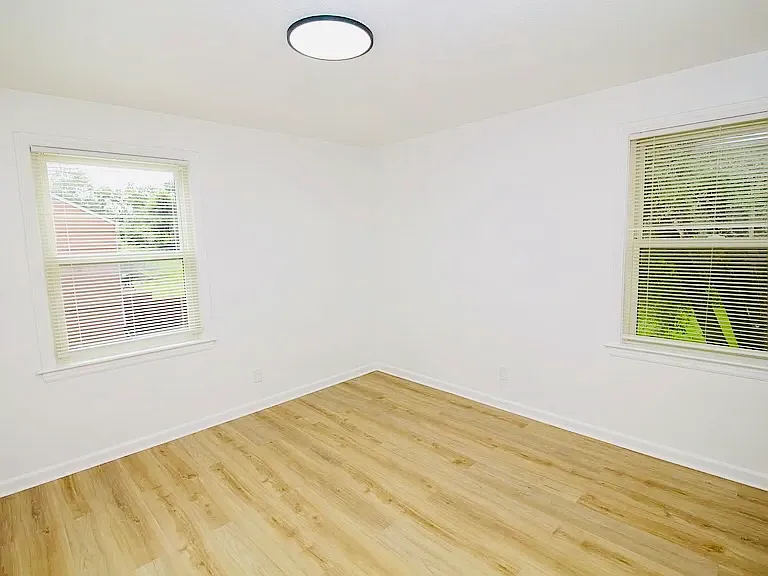9101 Charlotte St — Photo 5