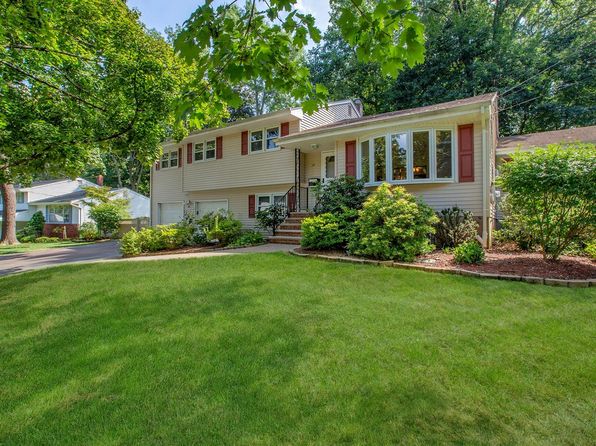 14 Ridge Rd, Cresskill, NJ 07626