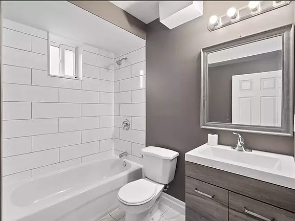 4th image of 1344 Wyandotte St E #5