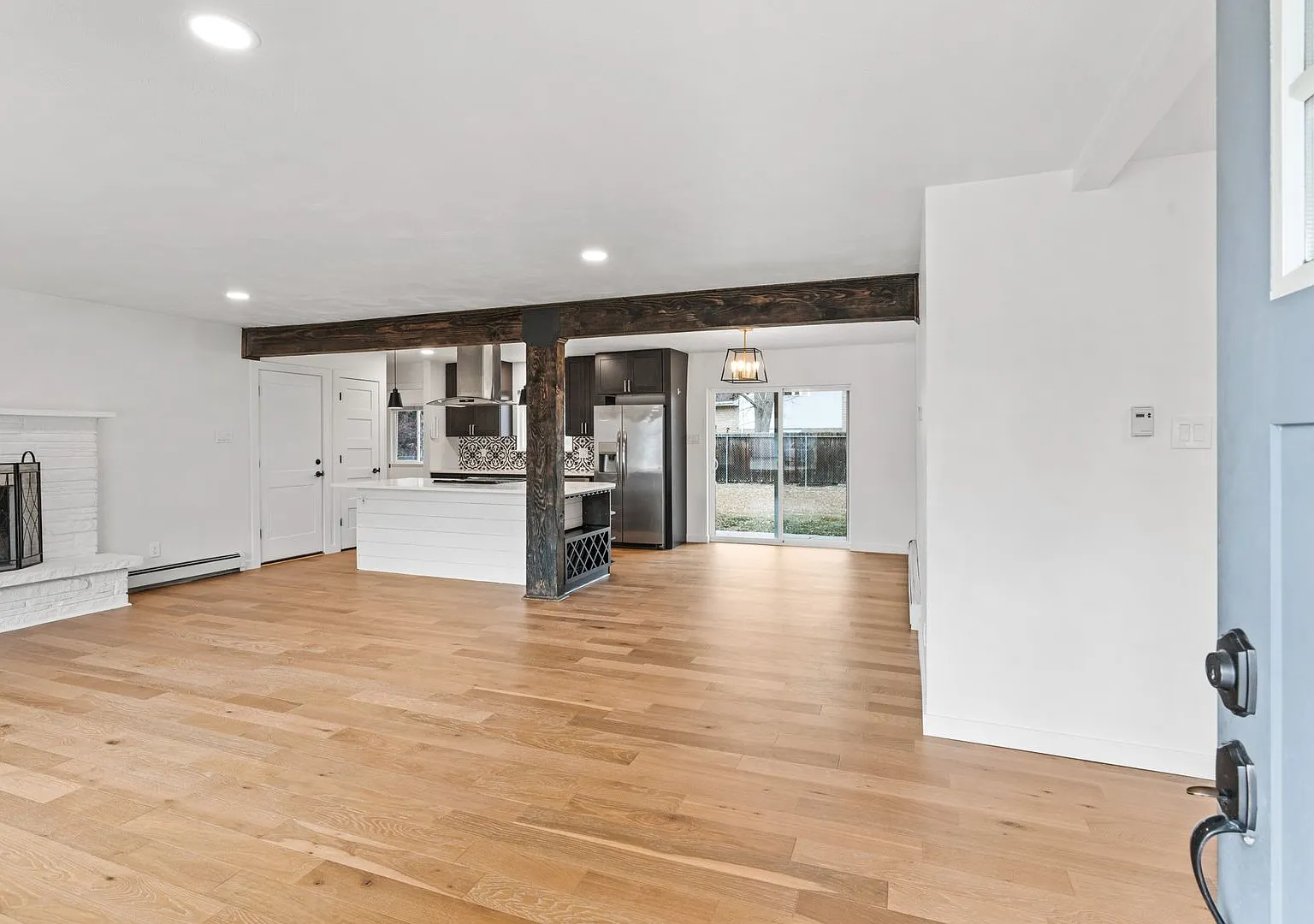 Charming and Renovated 4 Bedroom 2 Bathroom Home with Large Fenced Yard — Photo 4