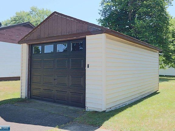 4th image of 214 Dorchester Dr