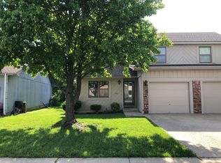 1563 SW Chelsea Dr, Topeka, KS 66604