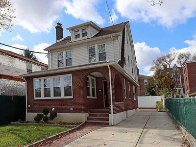 4312 204th St, Flushing, NY, 11361