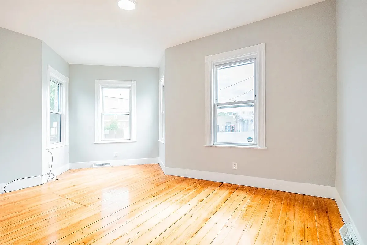 Building Photo - 16 Rossmore Rd #1A