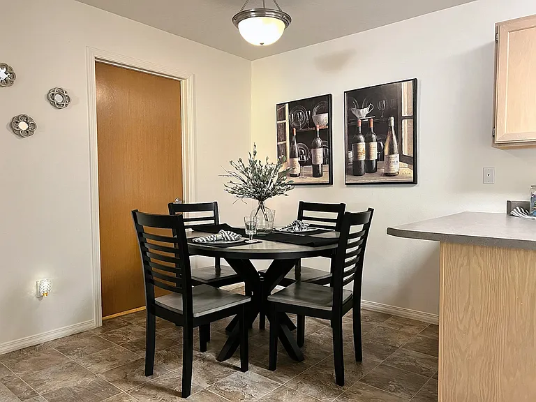Kitchen with Breakfast Bar