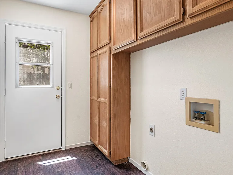 5710 Fox Creek Dr — Photo 11