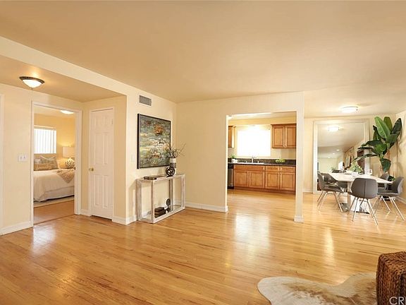 3rd image of 6437 Woodlake Ave