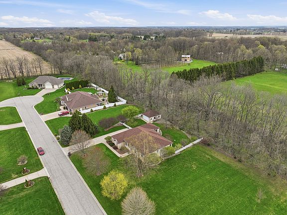 4th image of 441 Meadowbrook Dr