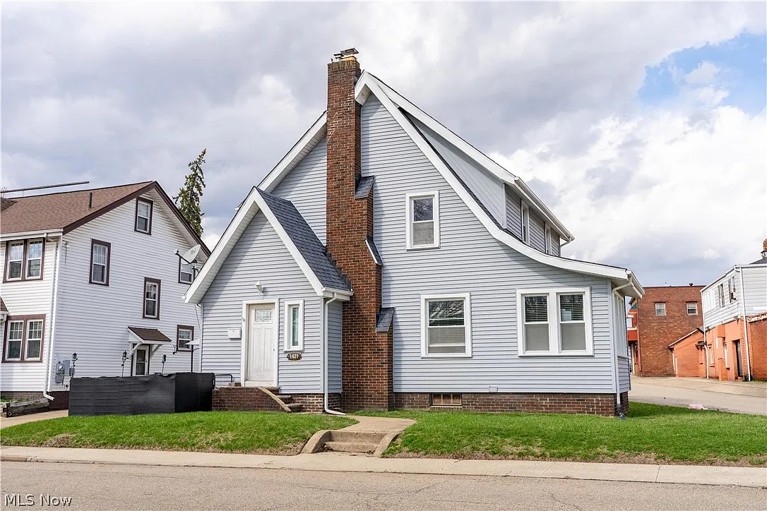 1421 Ferndale Rd NW photo 1
