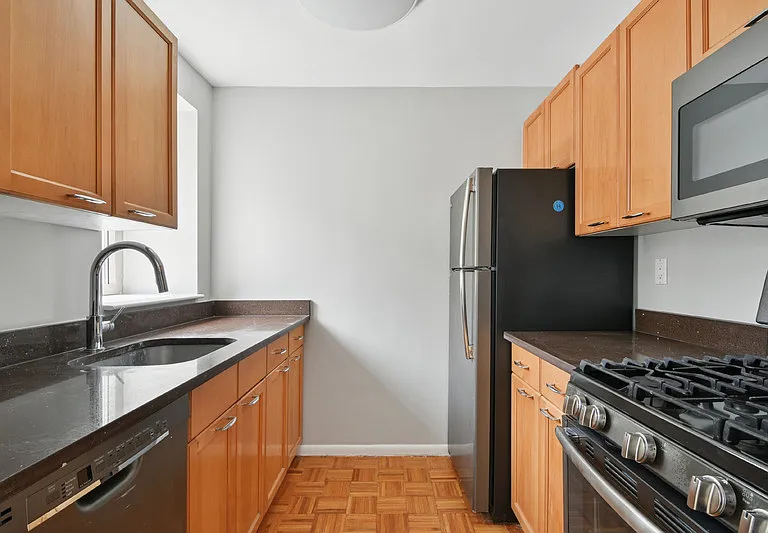 345 E 64th St #3A — Photo 6