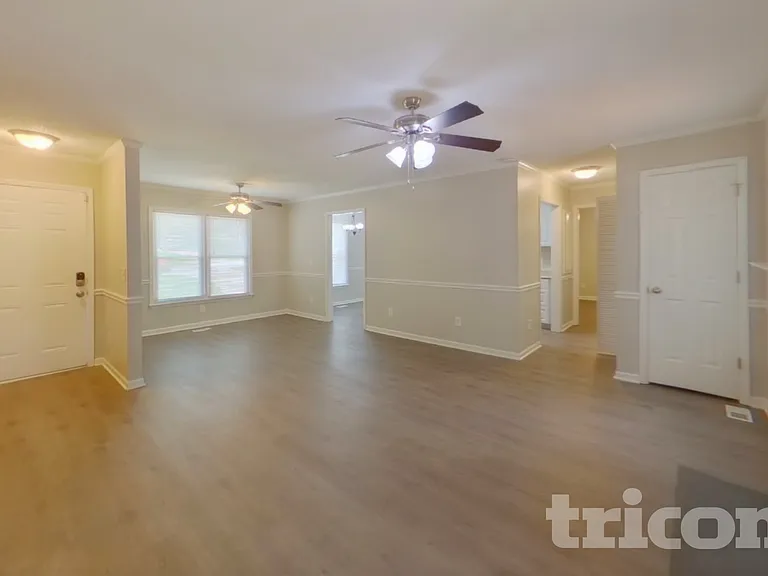 216 Netherland Dr — Photo 3