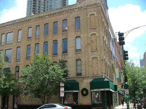 2nd image of 449 N Wells St APT 1W