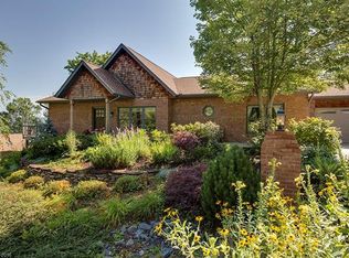 1023 Morgan Dr, Penrose, NC 28766