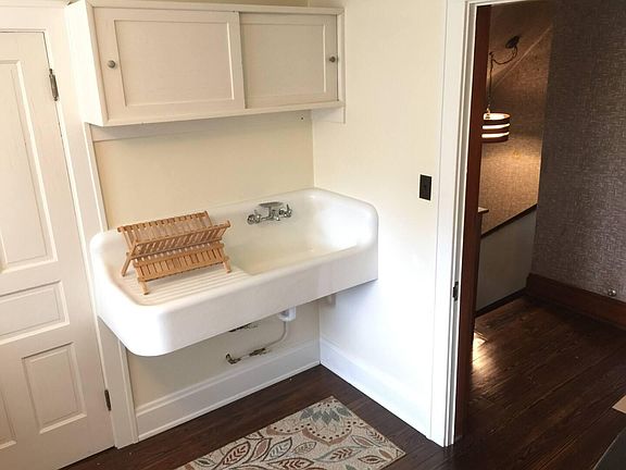 4th image of 3631 Mozart Ave #3