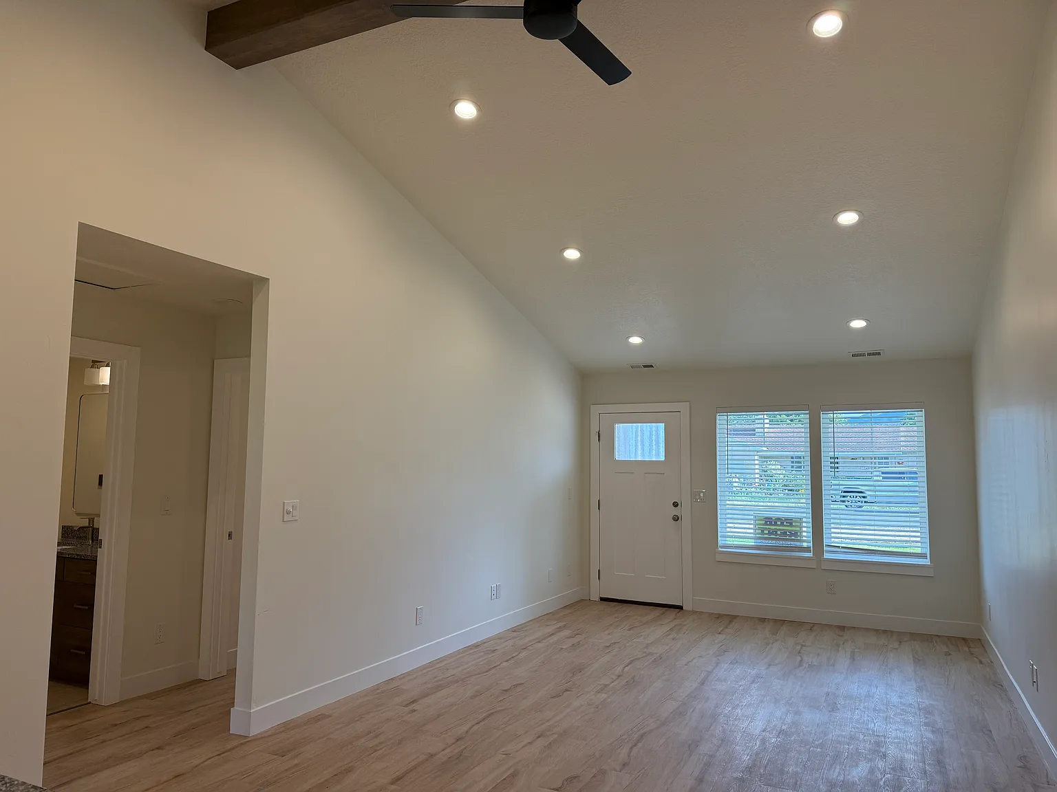 3 bed, 1570 sqft, $2,400 — Photo 2