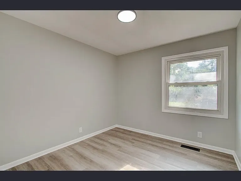 3141 N Richardt Ave — Photo 1