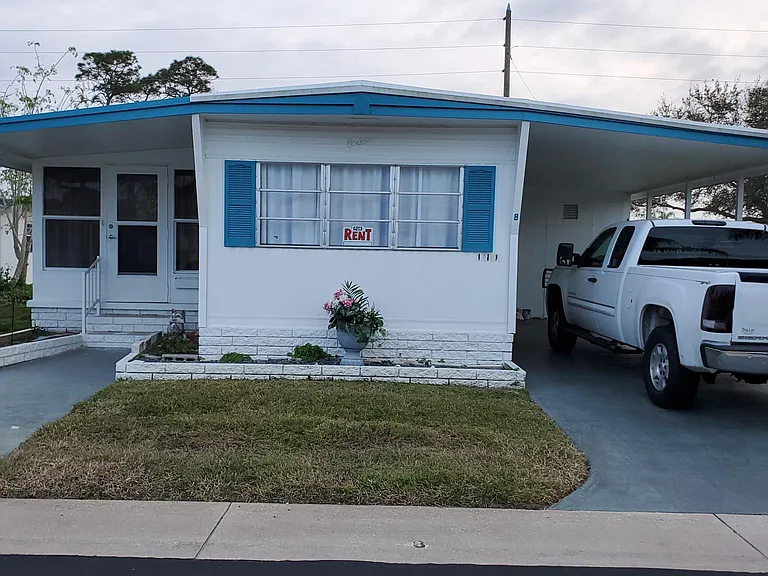 8 Drury Ln — Photo 1
