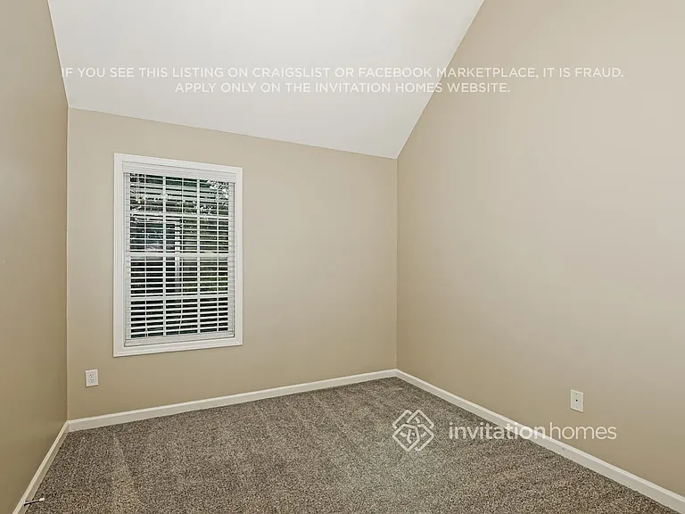 128 Revolutionary Dr — Photo 15
