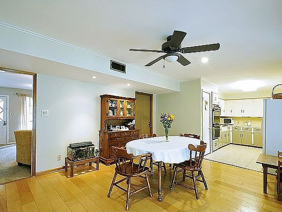5th image of 6107 Janey Dr