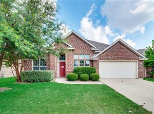 908 Chestnut Ln, Saginaw, TX 76179
