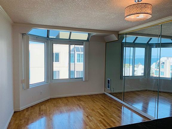 4th image of 240 Lombard St APT 934