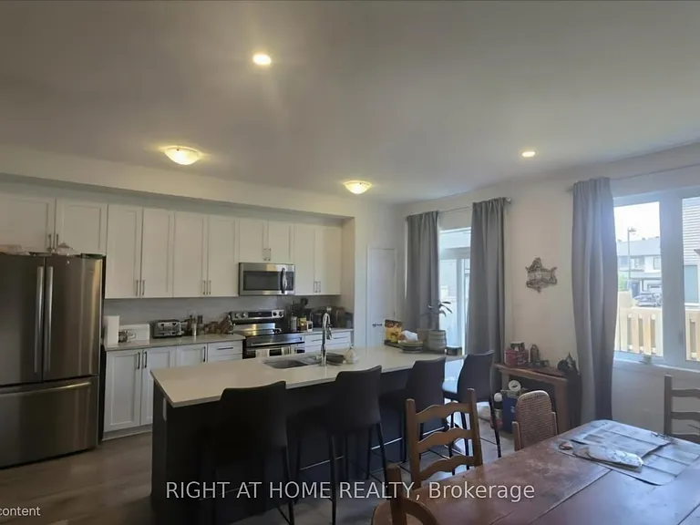 836 Dynasty St W — Photo 4
