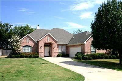2nd image of 602 Courtney Ln