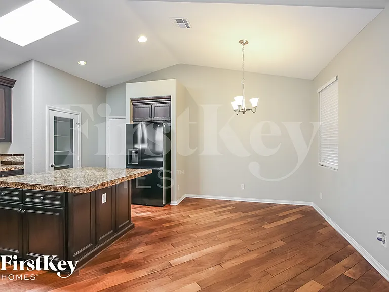 1044 Via Camelia St — Photo 6