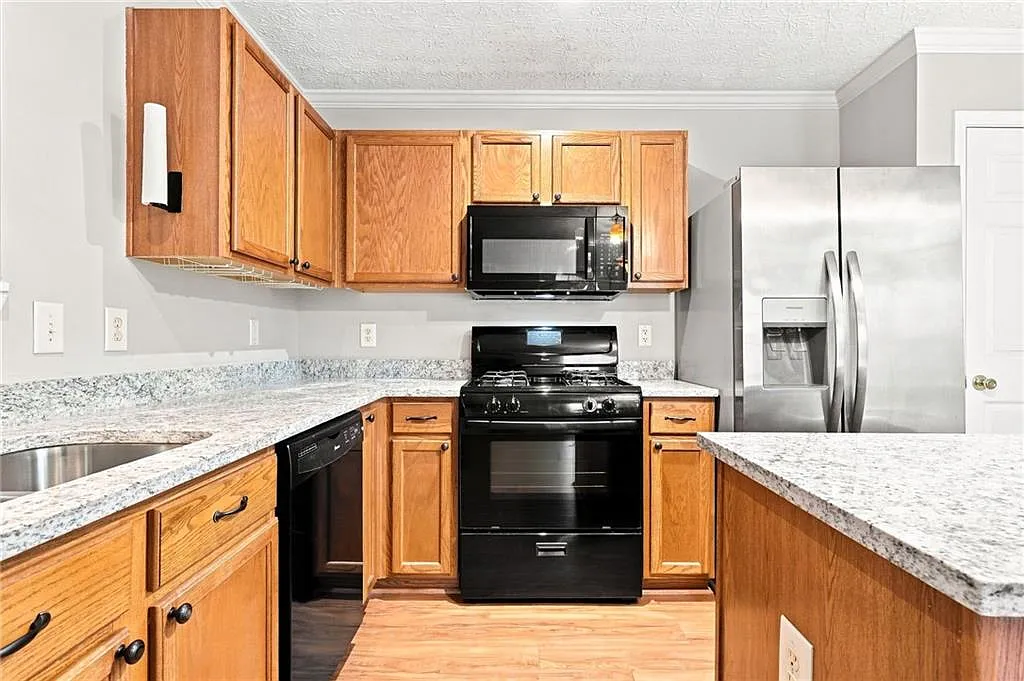 3 bed, 2.5 bath, 1260 sqft, $1,980 — Photo 2