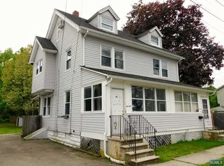 13 Walnut St, Pompton Lakes, NJ 07442