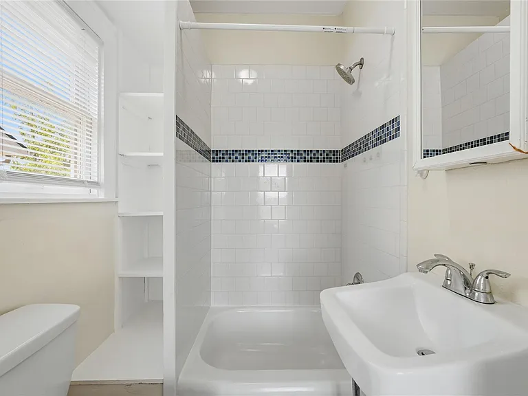 4201 Woodleigh St #3 — Photo 10