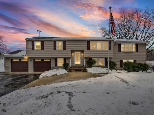 3242 Hanagan Rd, Palmyra, NY 14522