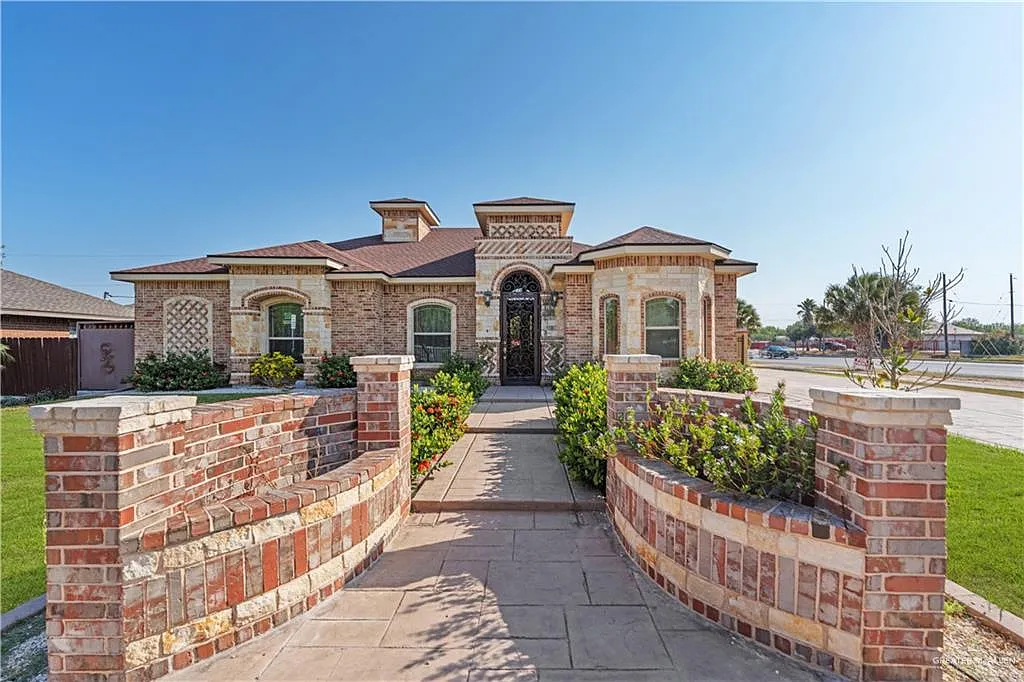 4 bed, 4.0 bath, 2409 sqft, $2,650 — Photo 2