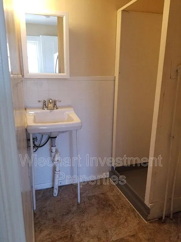 1 bed, 1.0 bath, 400 sqft, $695 — Photo 4